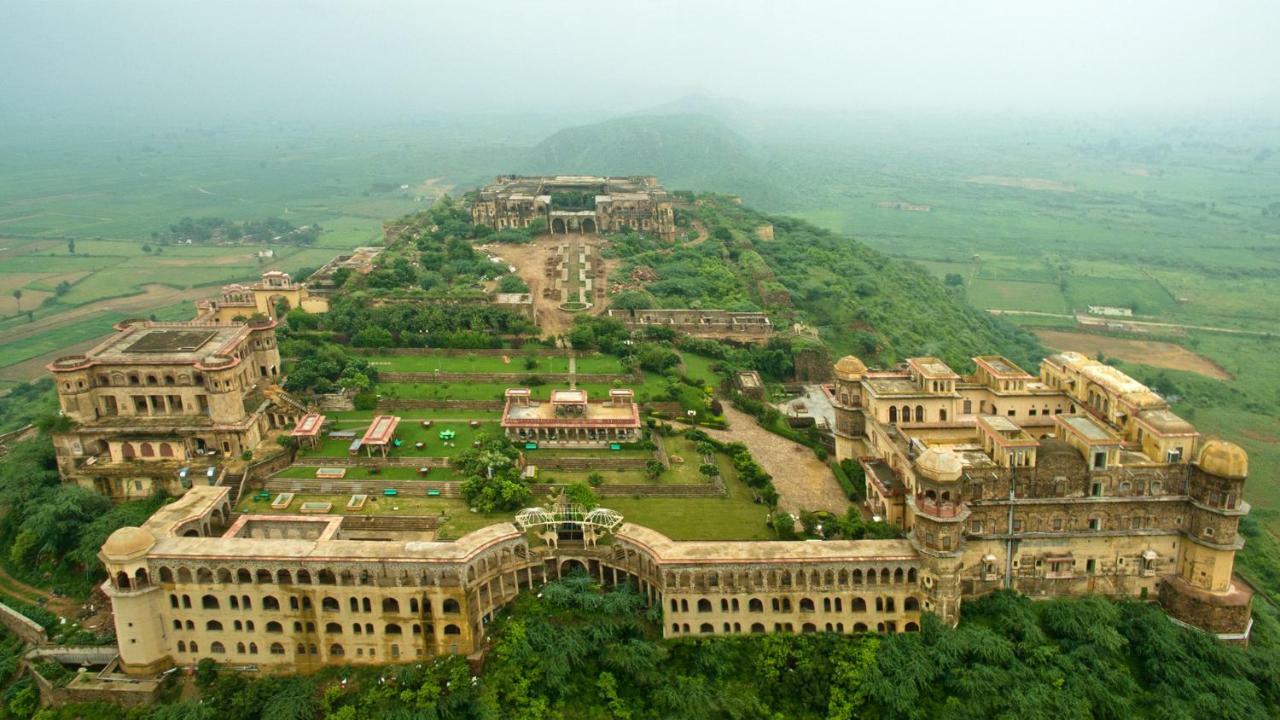 Neemrana'S - Tijara Fort Palace Exterior photo