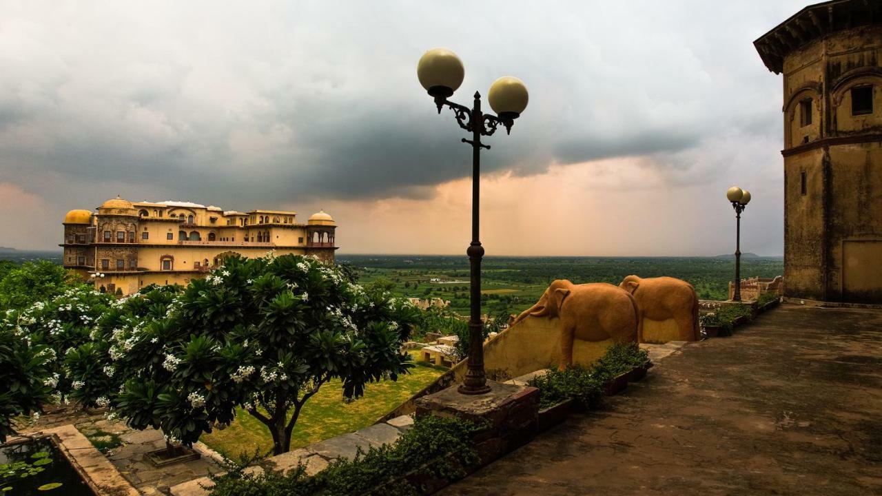 Neemrana'S - Tijara Fort Palace Exterior photo